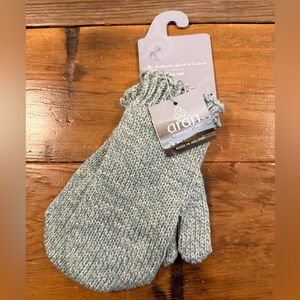 NWT Aran Woollen Mills Ireland Shannon Mittens